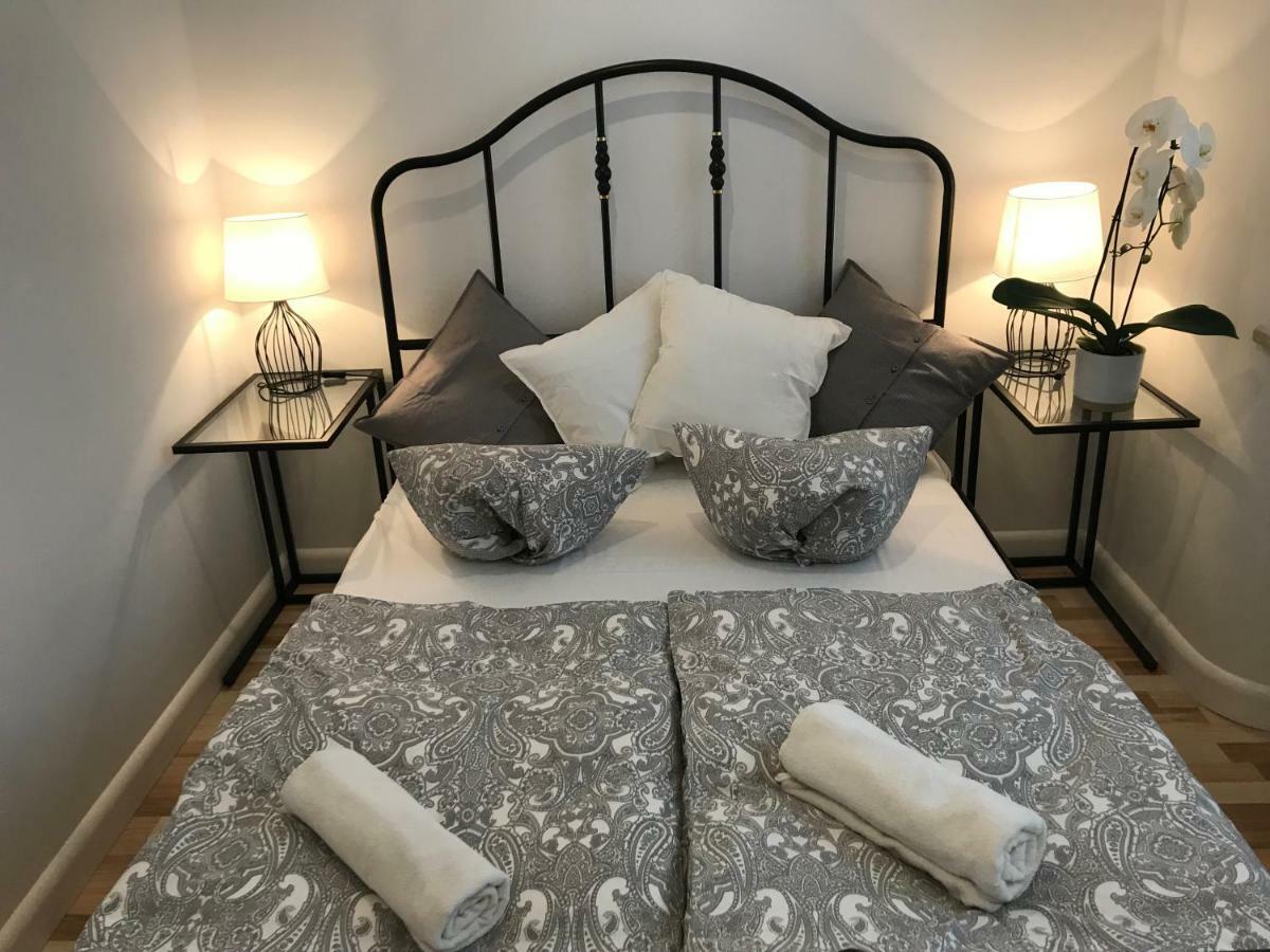 Apartament Stare Miasto Świętojerska 12 Warszawa Zewnętrze zdjęcie